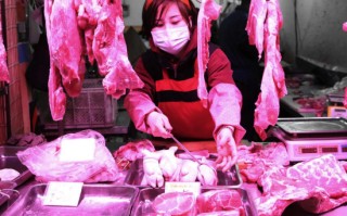 猪市崩了，跌破10元/公斤！“猪王”牧原股份季度利润缩水九成，董事长年薪连涨2年