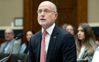 伊朗战争假消息不断 FCC主席抨击广播公司 特朗普否认伊朗袭击美国加油机报道