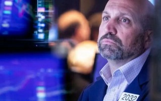 美股中概股普跌，特斯拉重挫5.4%，原油涨超11%