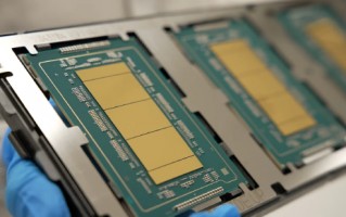 谷歌扩大与英特尔在AI芯片领域的合作