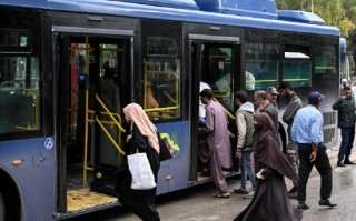 汽油价格暴涨40%后 巴基斯坦推出为期30天的免费公共交通