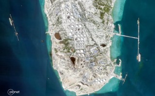 特朗普言辞升级之际，美以协同对伊朗发动打击