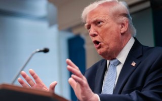 霍尔木兹海峡最后期限将至，特朗普称伊朗停火提议“意义重大”但“还不够好”