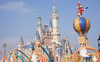 一个包子70元，一只鸡腿85元！上海迪士尼被指“靠情怀收割”，价格为何比东京贵超50%？