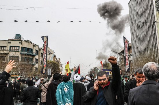 伊朗高层姿态强硬 以强势言辞和公开游行直面特朗普-第1张图片-51吃大瓜