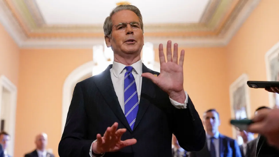 报道:贝森特称美国允许伊朗油轮通过霍尔木兹海峡-第1张图片-51吃大瓜 报道:贝森特称美国允许伊朗油轮通过霍尔木兹海峡-第1张图片-51吃大瓜