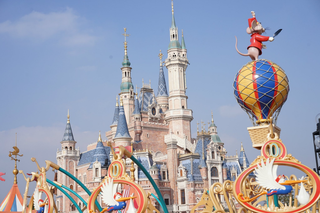 一个包子70元，一只鸡腿85元！上海迪士尼被指“靠情怀收割”，价格为何比东京贵超50%？-第1张图片-51吃大瓜