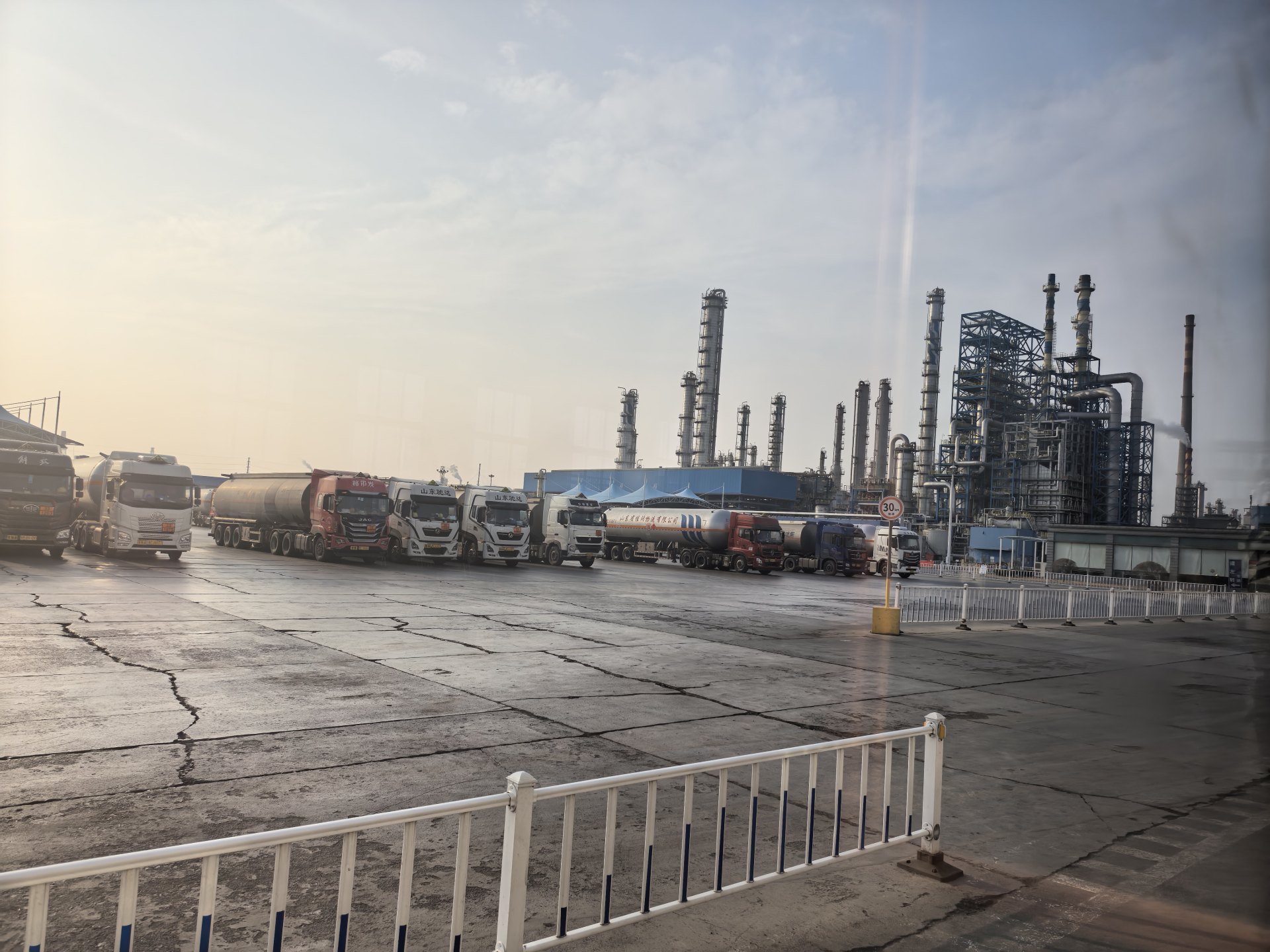 “以前每桶省20美元，现在一分折扣没有” 油价“破百”下的山东地炼产业现状深度调查-第5张图片-51吃大瓜