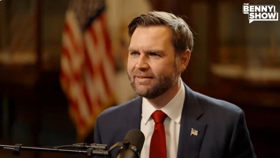 万斯自曝对UFO“着迷”,誓言彻查美国政府相关档案文件-第1张图片-51吃大瓜 万斯自曝对UFO“着迷”,誓言彻查美国政府相关档案文件-第1张图片-51吃大瓜