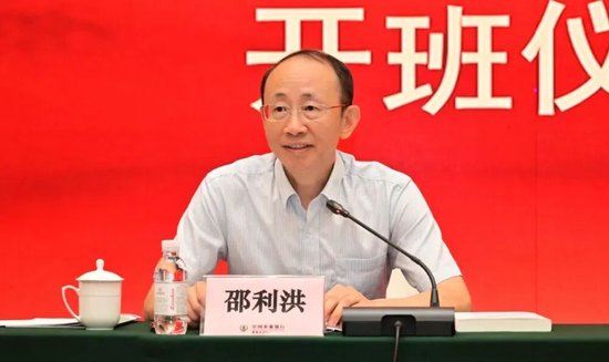 农行中层人事调整 农银金租总裁卸任-第2张图片-51吃大瓜