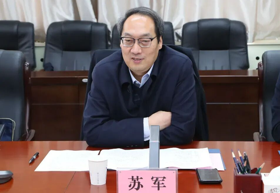 农行中层人事调整 农银金租总裁卸任-第3张图片-51吃大瓜