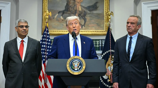 特朗普政府拟对部分进口药品征收最高100%关税-第1张图片-51吃大瓜